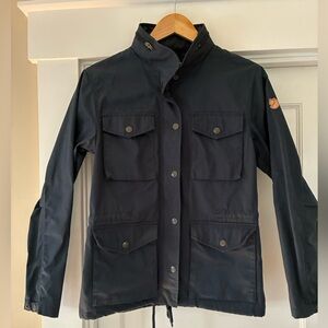 Fjallraven Raven Jacket W.  Navy. Size XS